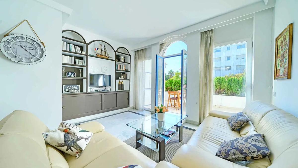 Sale of apartment in Calle de Ramón Gómez de la Serna, 61, Marbella
photo 3