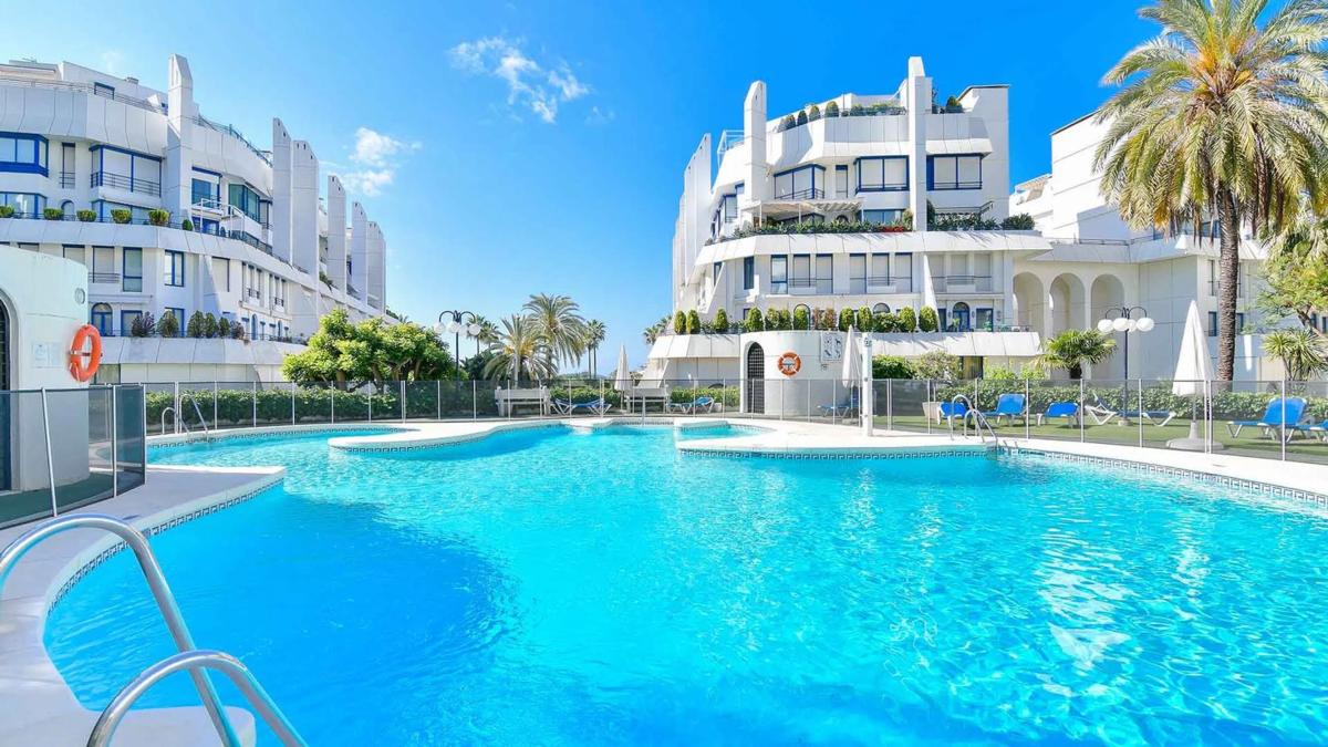 Sale of apartment in Calle de Ramón Gómez de la Serna, 61, Marbella
photo 4