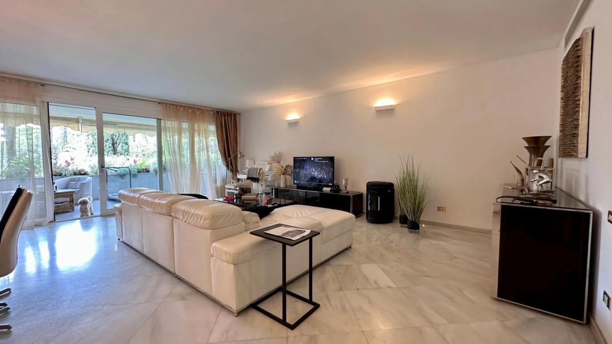 Sale of apartment in Calle Arturo Soria, 1 B, Marbella
photo 3