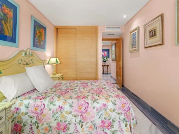 Mieszkanie na sprzedaż w  Calle Arturo Rubinstein, 8, Marbella photo 1