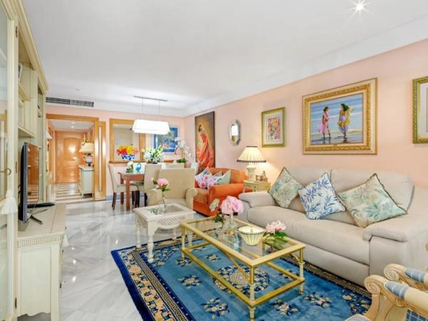 Mieszkanie na sprzedaż w  Calle Arturo Rubinstein, 8, Marbella photo 4