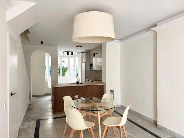 Duplex en venta en CL RAMON GOMEZ DE LA SERNA, 23, Marbella thumbnail 2