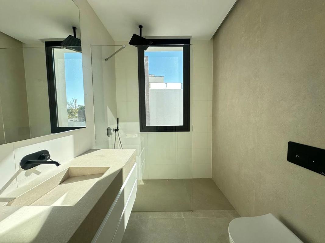 Sale of independent chalet in Calle Vigil de Quiñones, Marbella
photo 2