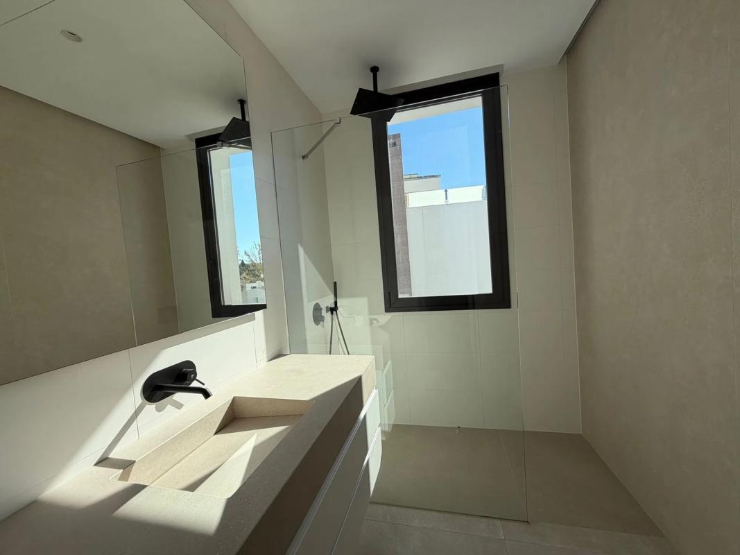 Sale of independent chalet in Calle Vigil de Quiñones, Marbella
photo 4