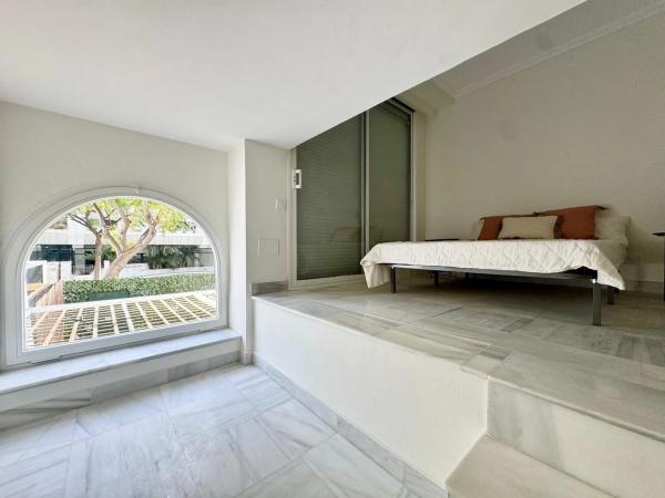 Mieszkanie na sprzedaż w  Barrio Playa de la Fontanilla, Marbella photo 4