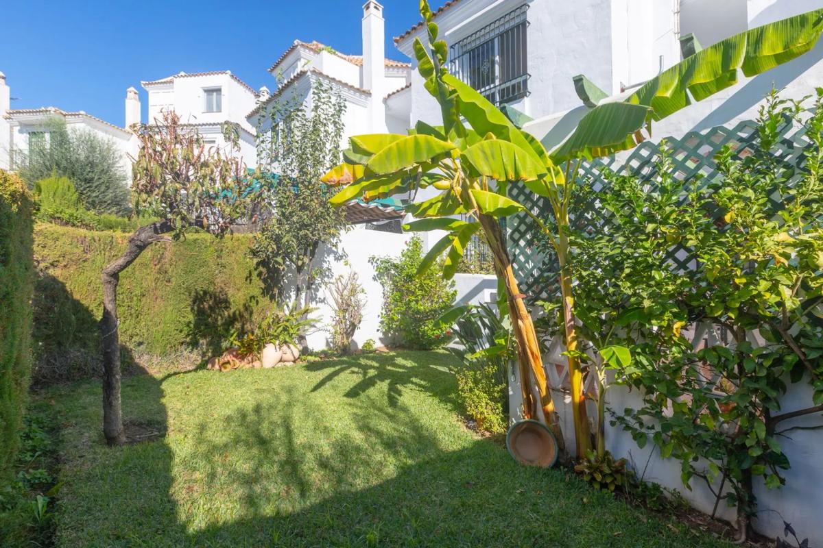 Venta de chalet adosado en  AV CRISTOBAL PARRA-EL MIRADO , Marbella photo 4