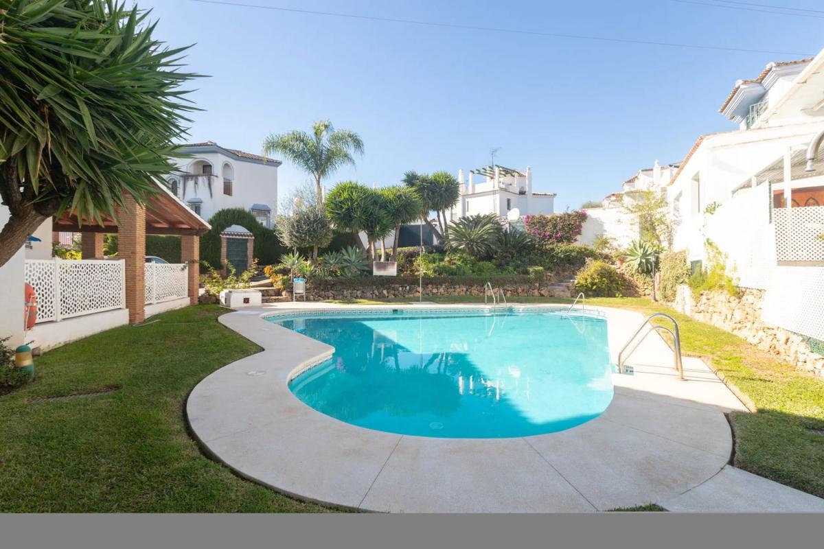 Venta de chalet adosado en  AV CRISTOBAL PARRA-EL MIRADO , Marbella photo 5