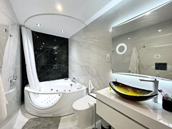 Piso en venta en Calle María Auxiliadora, 3, Marbella
photo 1