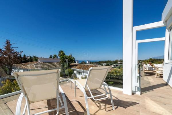 Chalet independiente en venta en Barrio Valdeolletas-Las Cancelas-Xarblanca, Marbella
thumbnail 2