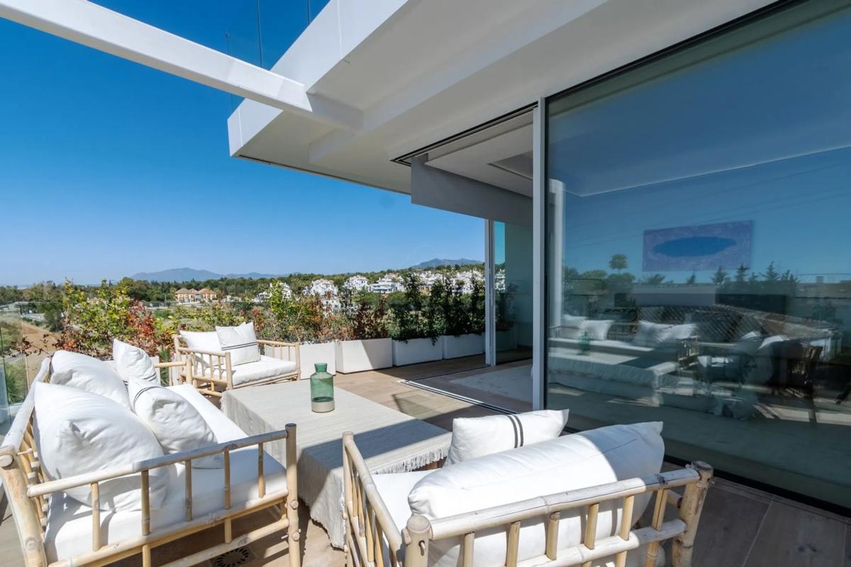 Sale of independent chalet in Barrio Valdeolletas-Las Cancelas-Xarblanca, Marbella
photo 4