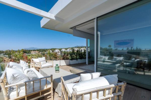 Chalet independiente en venta en Barrio Valdeolletas-Las Cancelas-Xarblanca, Marbella
 photo 4
