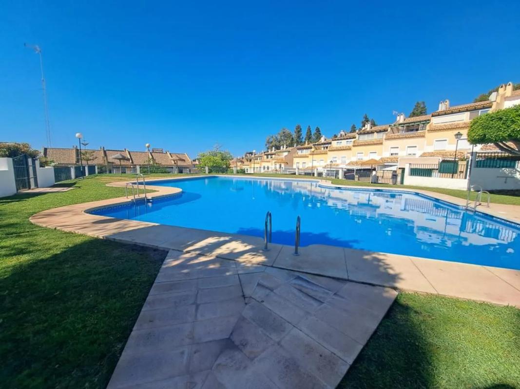 Venta de chalet adosado en Conjunto Residencial el Trapiche , Marbella photo 5