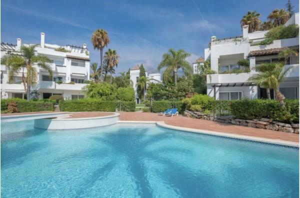 Mieszkanie na sprzedaż w  Barrio Playa Bajadilla-Puertos, Marbella photo 3