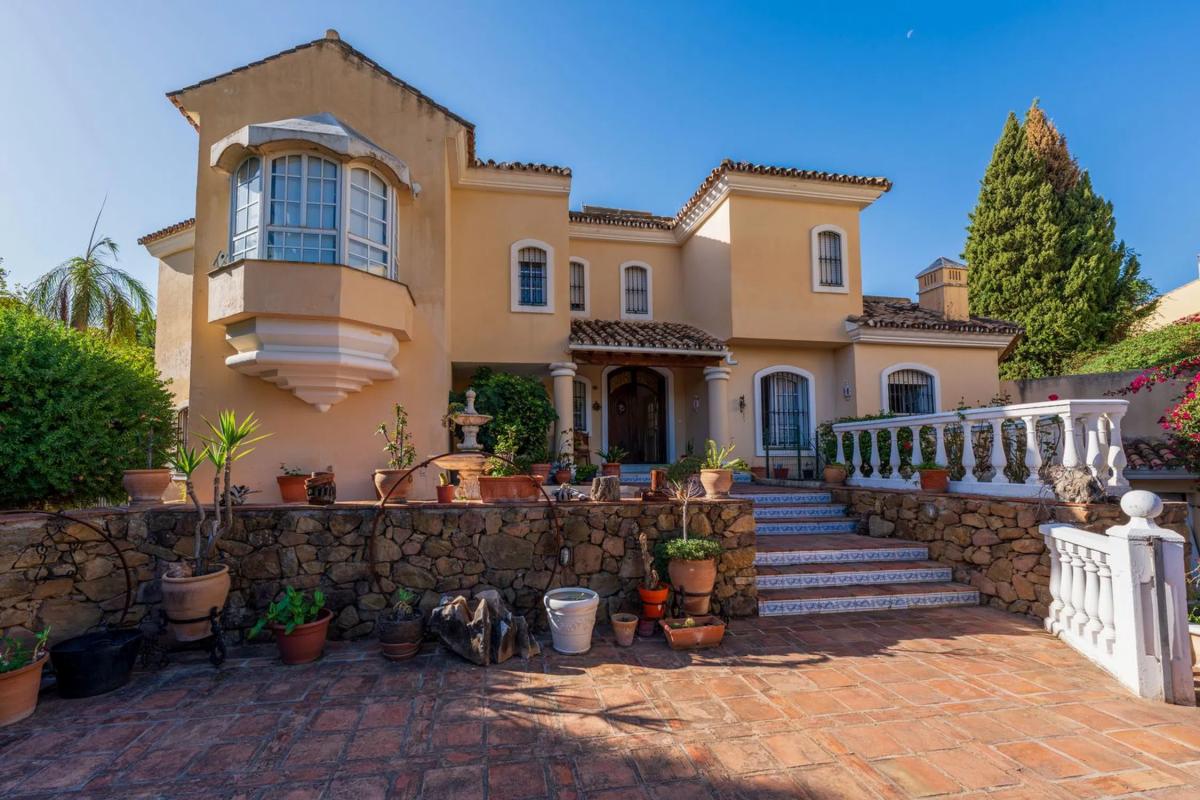 Sale of independent chalet in Calle la Pimienta, Marbella
photo 1