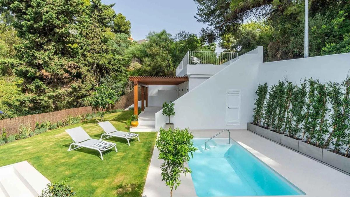 Sale of independent chalet in Plaza de los Naranjos, Marbella
photo 1