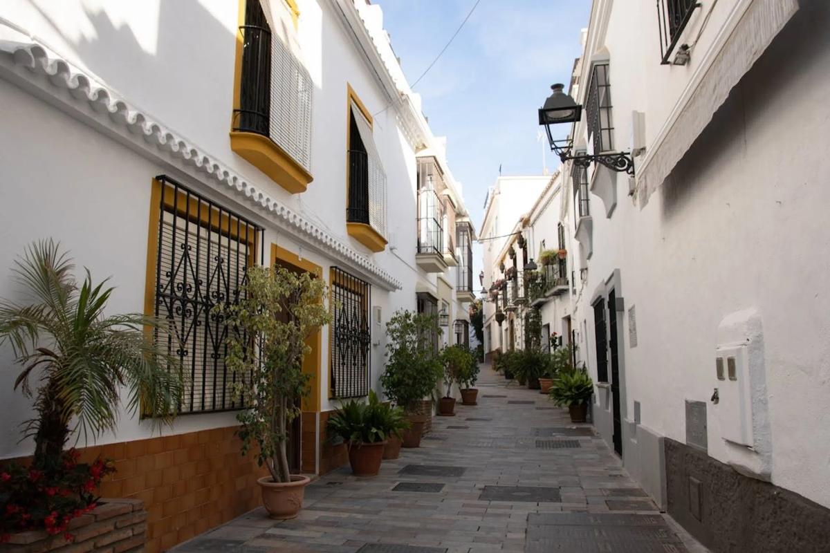 Sprzedaż szeregowego domku w Calle Alderete , Marbella photo 1