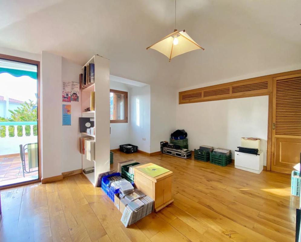 Sale of independent chalet in Barrio Valdeolletas-Las Cancelas-Xarblanca, Marbella
photo 2