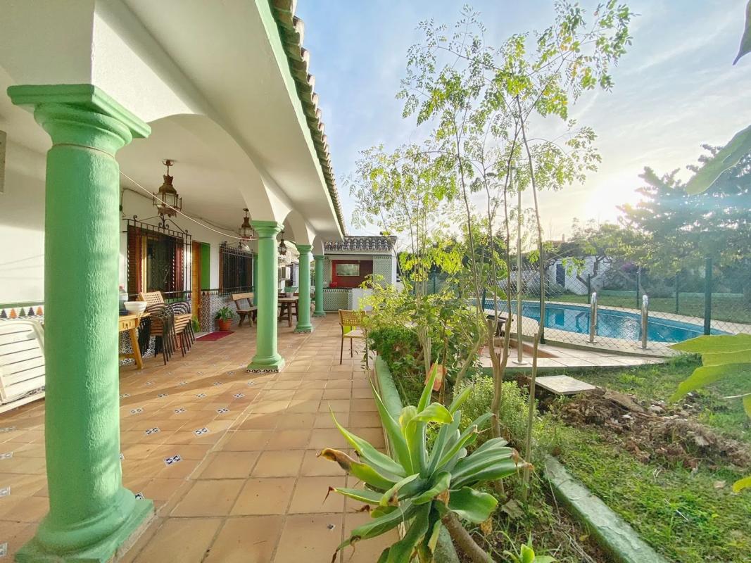 Sale of independent chalet in Barrio Valdeolletas-Las Cancelas-Xarblanca, Marbella
photo 5