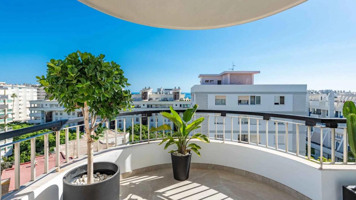 Sprzedaż poddasza w Calle de Ramón Gómez de la Serna, 39, Marbella photo 1
