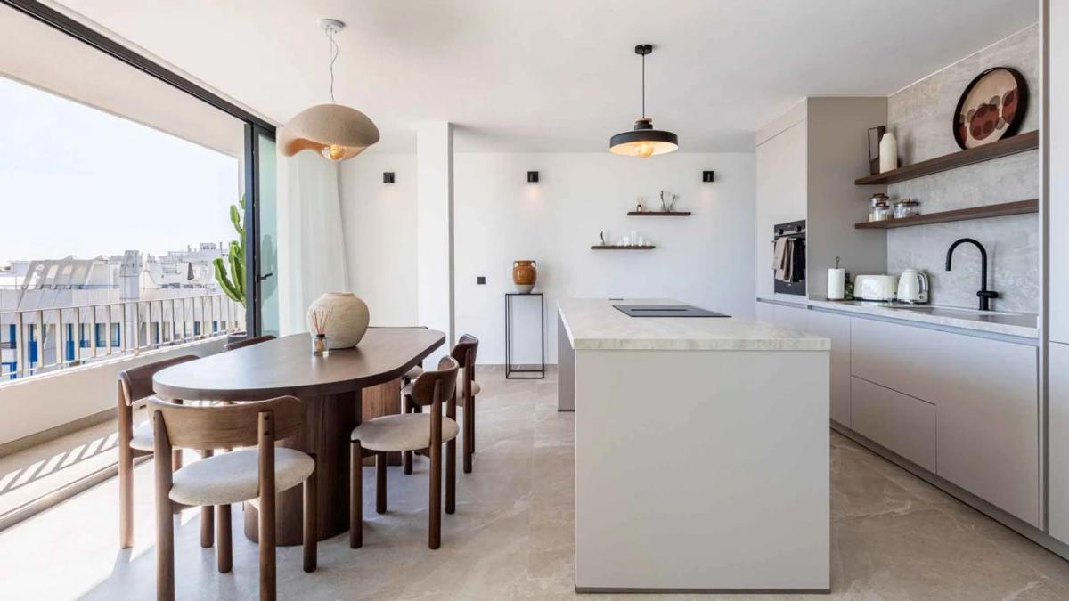 Sprzedaż poddasza w Calle de Ramón Gómez de la Serna, 39, Marbella photo 3