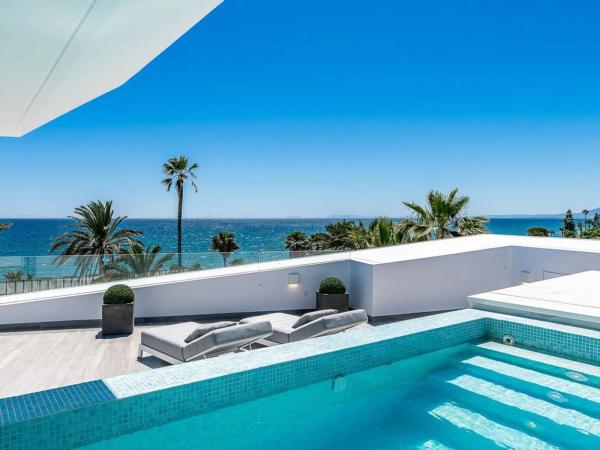 Chalet independiente en venta en Los Monteros, 1, Marbella
photo 1