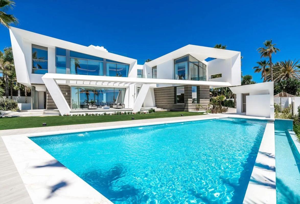 Sale of independent chalet in Los Monteros, 1, Marbella
 photo 2