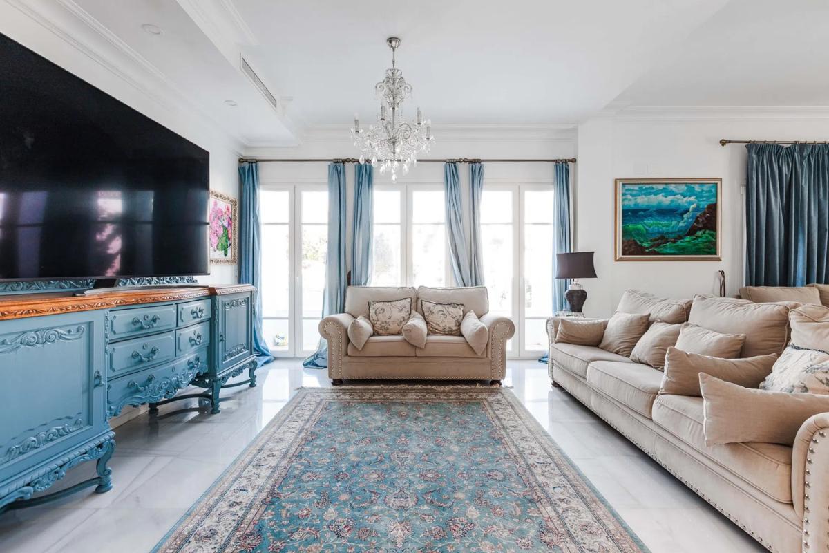 Sale of independent chalet in AV PABLO RUIZ PICASSO-HTA BE, Marbella
photo 5