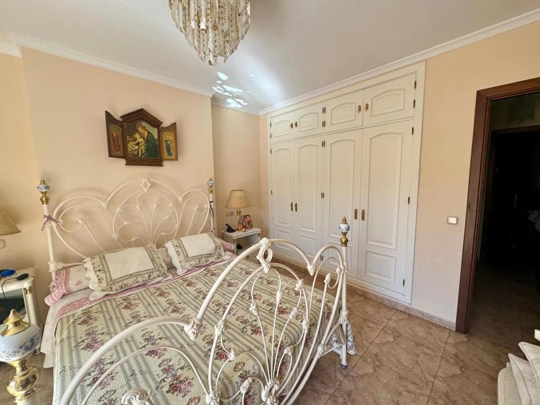 Venta de chalet adosado en Calle la Pimienta s/n , Marbella photo 2