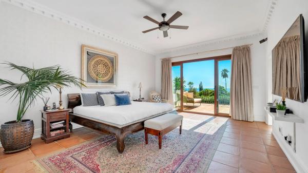 Chalet independiente en venta en Camino del Pinar, Marbella
thumbnail 1