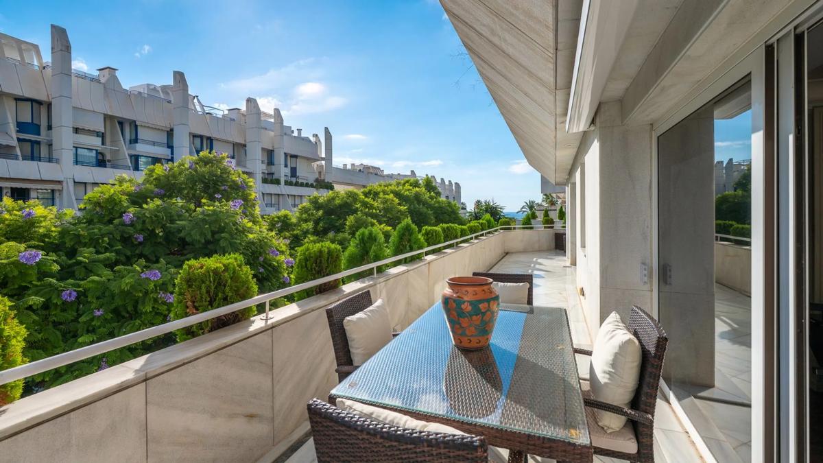 Продажа квартиры на Calle Estébanez Calderón, Марбелла
 photo 4