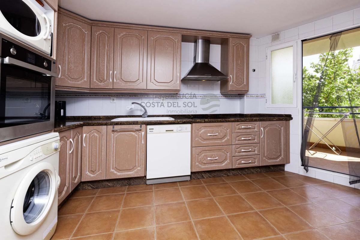 Sale of apartment in Calle José Manuel Vallés, 1, Marbella
 photo 5