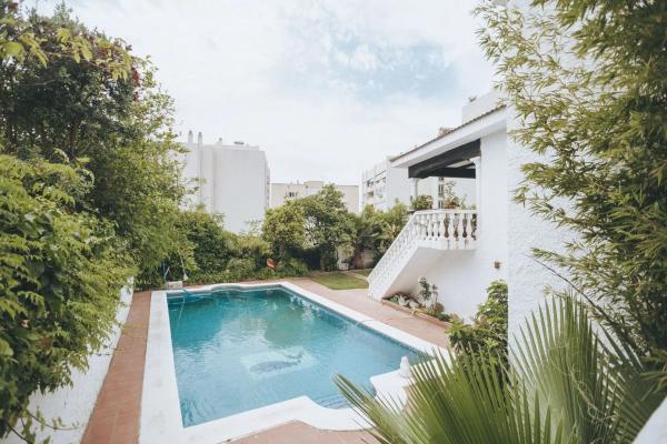 Chalet independiente en venta en Calle los Olivos, 5 B, Marbella
thumbnail 1