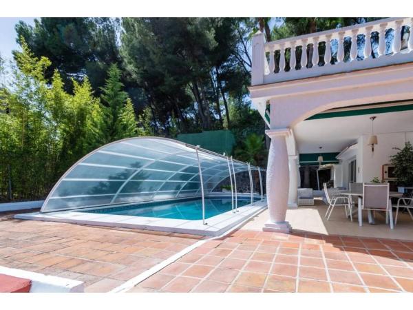 Chalet independiente en venta en Calle Jacinto Benavente, 4, Marbella
thumbnail 1