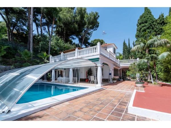 Chalet independiente en venta en Calle Jacinto Benavente, 4, Marbella
 photo 4