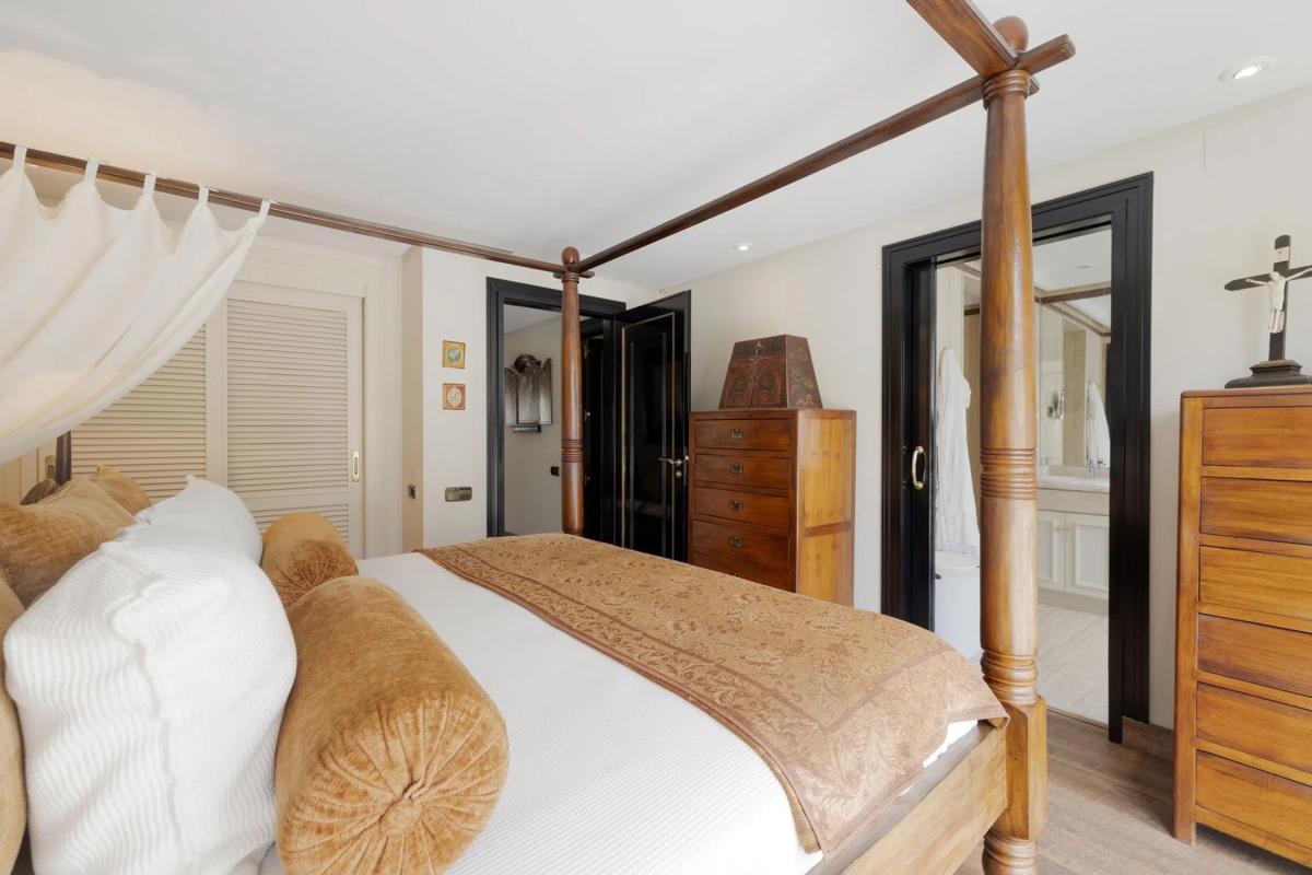 Sprzedaż mieszkania w Barrio Playa de la Fontanilla, Marbella
 photo 2