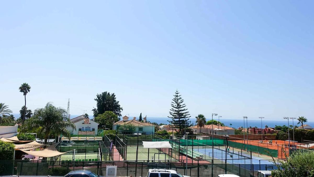 Sprzedaż niezależnego domku jednorodzinnego w Paseo de las Magnolias, 44, Marbella photo 3