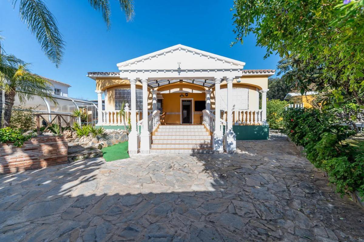 Продажа отдельного шале в  Barrio Miraflores, Марбелла photo 2