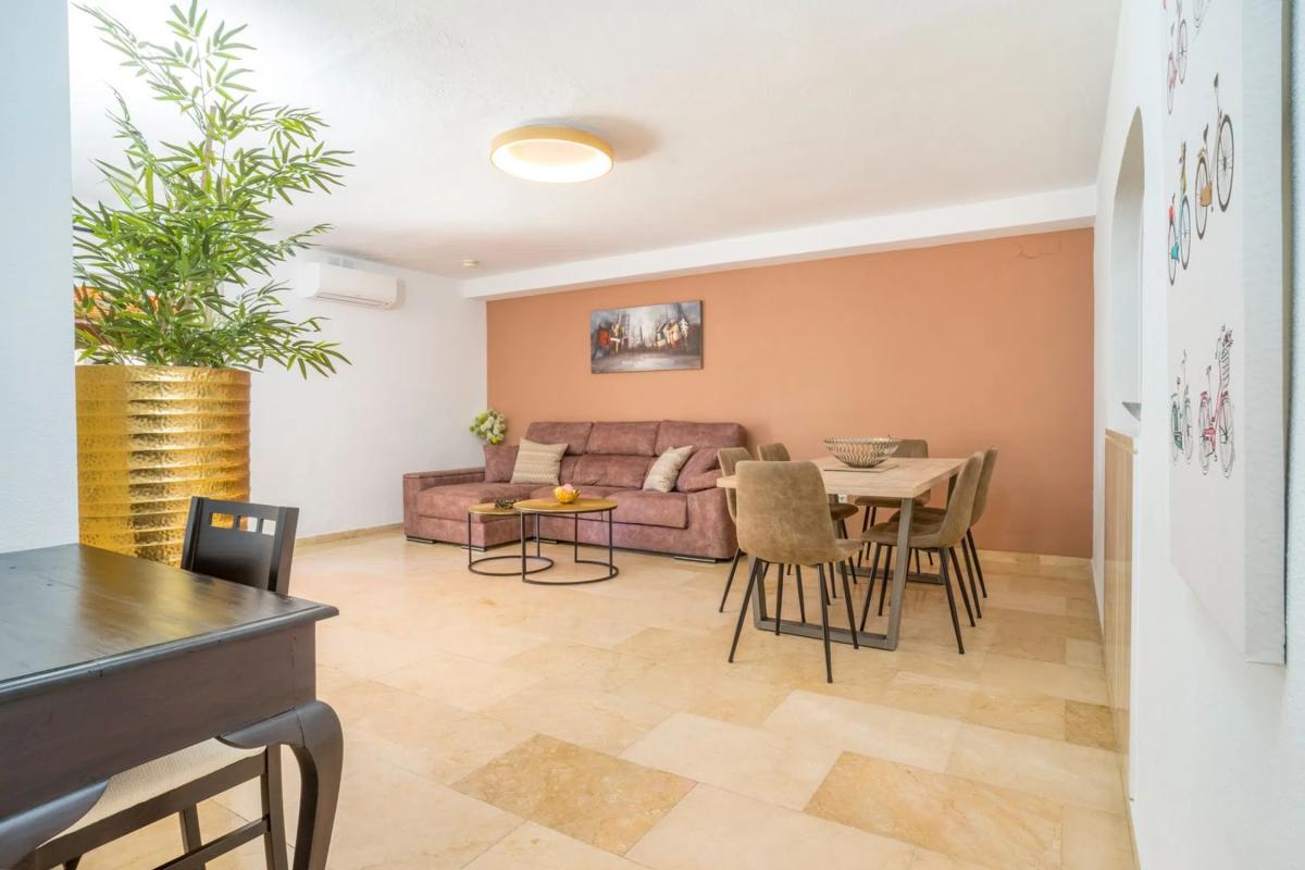 Venta de piso en CL ALONSO BAZAN, Marbella
photo 2
