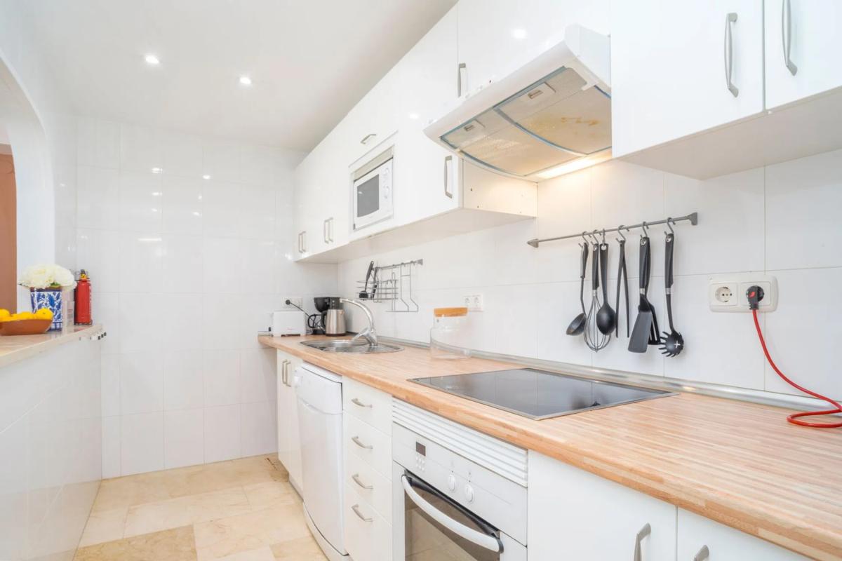 Venta de piso en CL ALONSO BAZAN, Marbella
photo 4