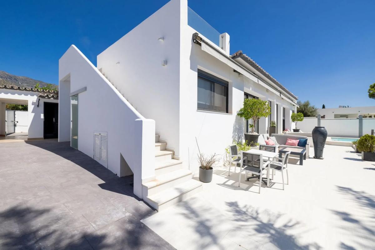 Продажа отдельного шале в Barrio Valdeolletas-Las Cancelas-Xarblanca, Марбелла photo 2