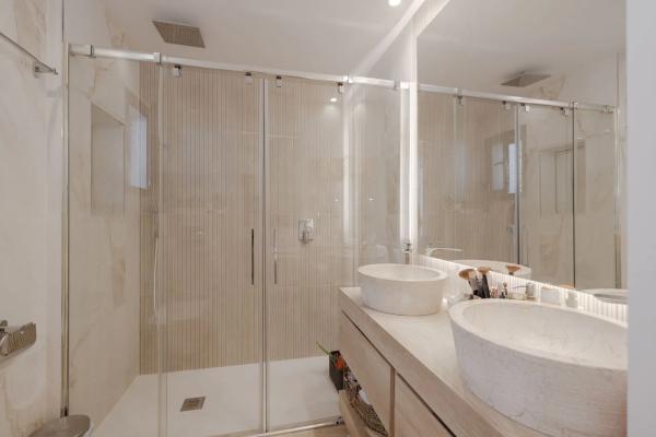 Chalet independiente en venta en Barrio Valdeolletas-Las Cancelas-Xarblanca, Marbella
 photo 3