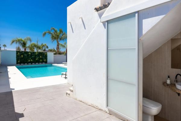 Chalet independiente en venta en Barrio Valdeolletas-Las Cancelas-Xarblanca, Marbella
 photo 4