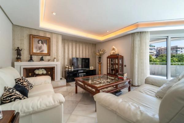 Mieszkanie na sprzedaż w  Barrio Playa de la Fontanilla, Marbella photo 2