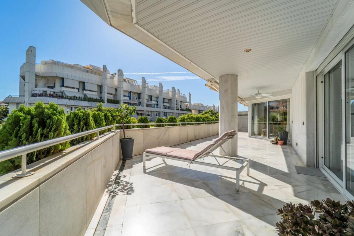 Sprzedaż mieszkania w Barrio Playa de la Fontanilla, Marbella
 photo 4