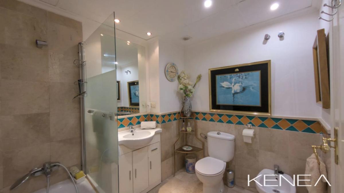 Продажа квартиры на Avenida Príncipe Salman, Марбелла
 photo 2