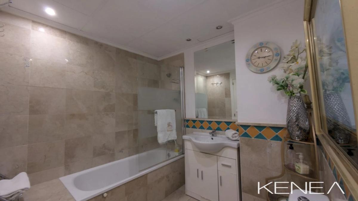 Продажа квартиры на Avenida Príncipe Salman, Марбелла
 photo 4
