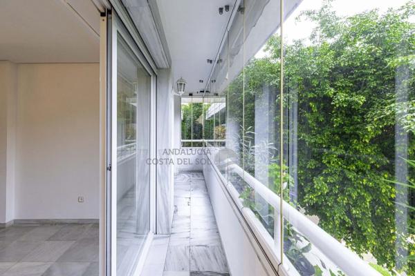 Duplex en venta en Avenida Severo Ochoa, 12, Marbella thumbnail 1