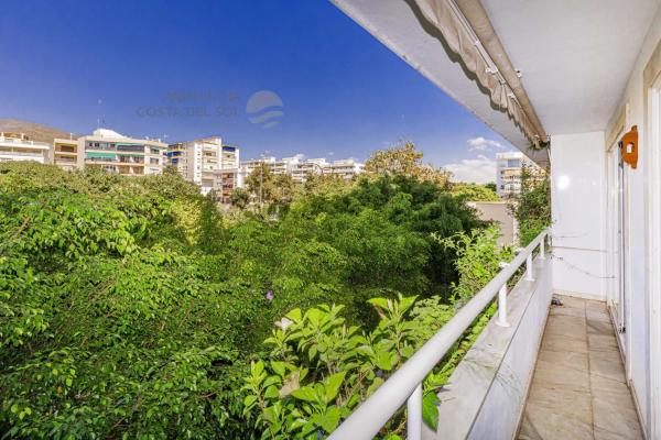 Duplex en venta en Avenida Severo Ochoa, 12, Marbella thumbnail 2