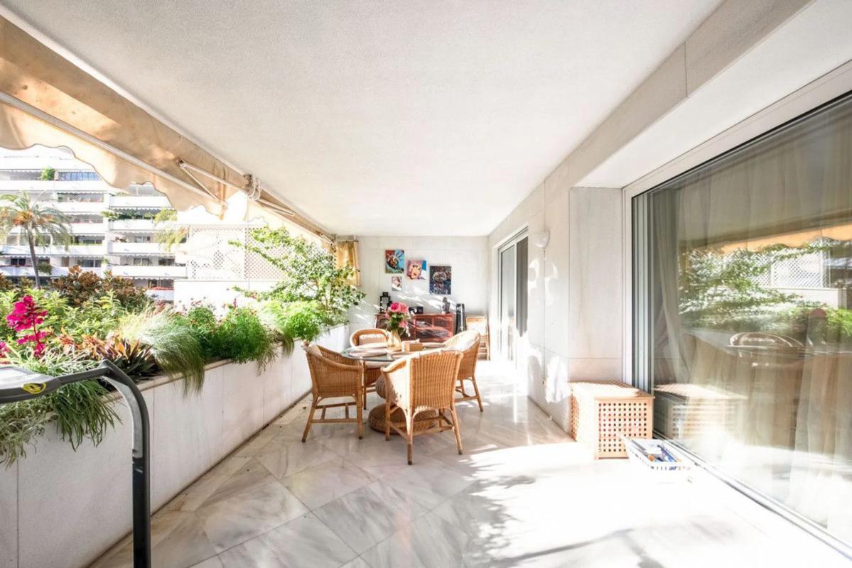 Продажа квартиры на Calle Arturo Rubinstein, Марбелла
photo 2