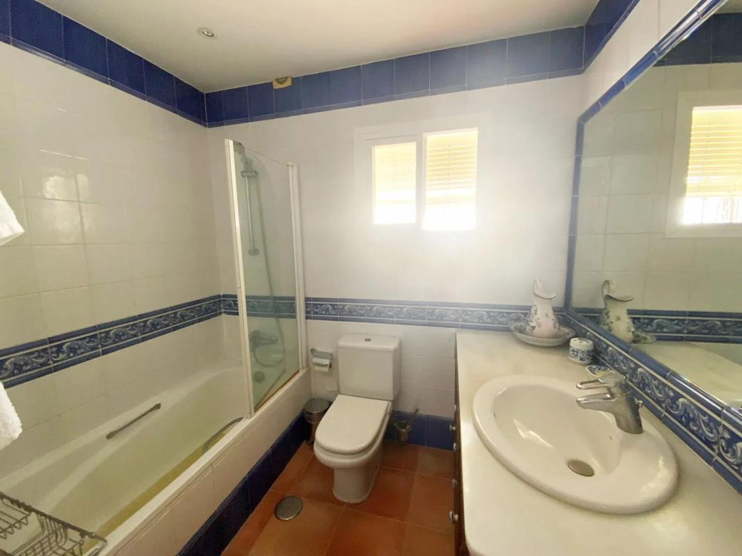 Venta de chalet independiente en Calle Buitrago, Marbella
photo 4